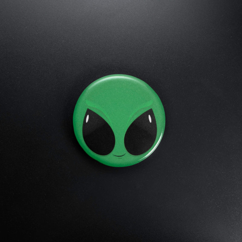Alien Face 1.5in Pin | Cute Retro Sci-Fi Cartoon Alien